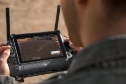 DJI RC Plus (Inspire 3) - DronePoint Canada -DJI Store b11326014e657f1f39c81e6568c4283f large 6684b034 2a6c 42b2 9336 0a349ca22358